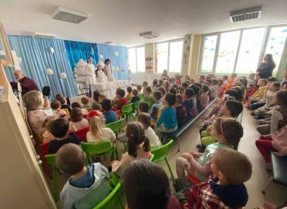 Коледен театър “Коледен подарък за Мърморко”